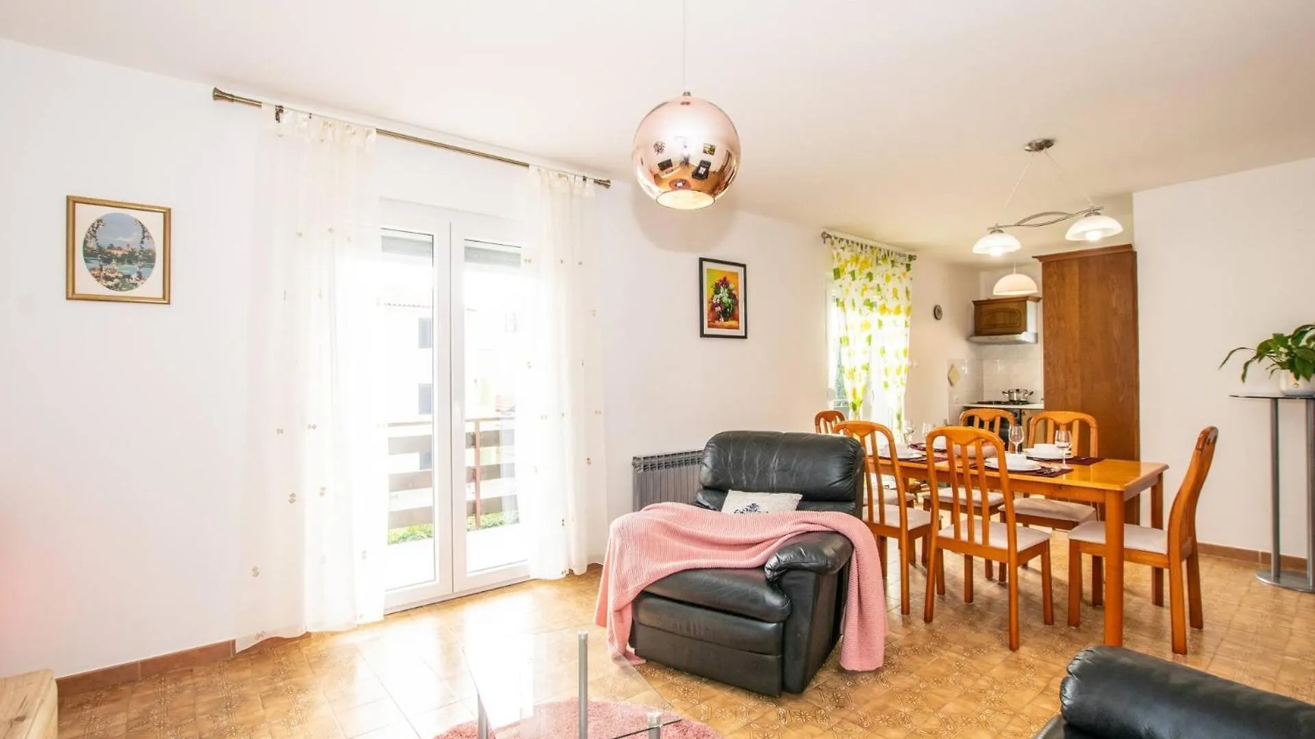 Pensjonat Family House With 2 Apartments - Irma Medulin