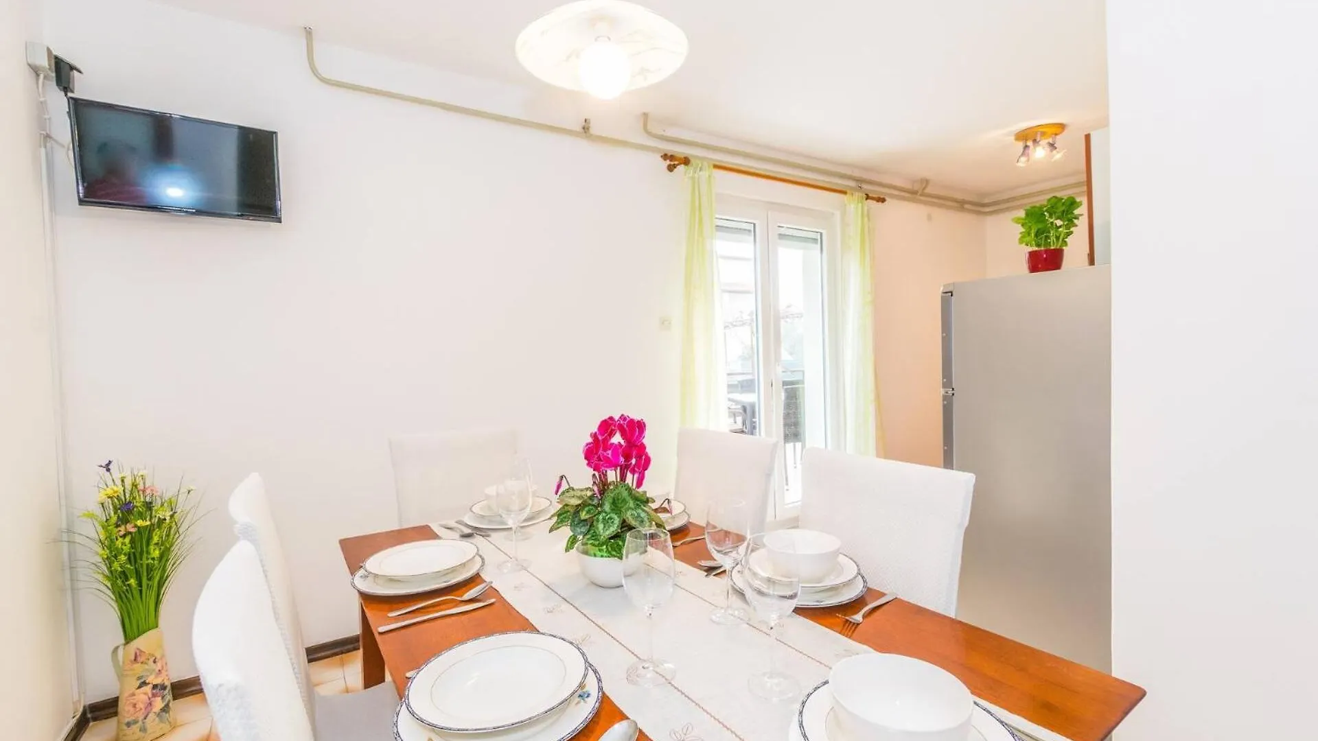 Family House With 2 Apartments - Irma Medulin Pensjonat